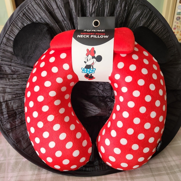 Disney Minnie Mouse Red & White Polka Dot Memory Foam Neck Travel Pillow NWT - Picture 3 of 5